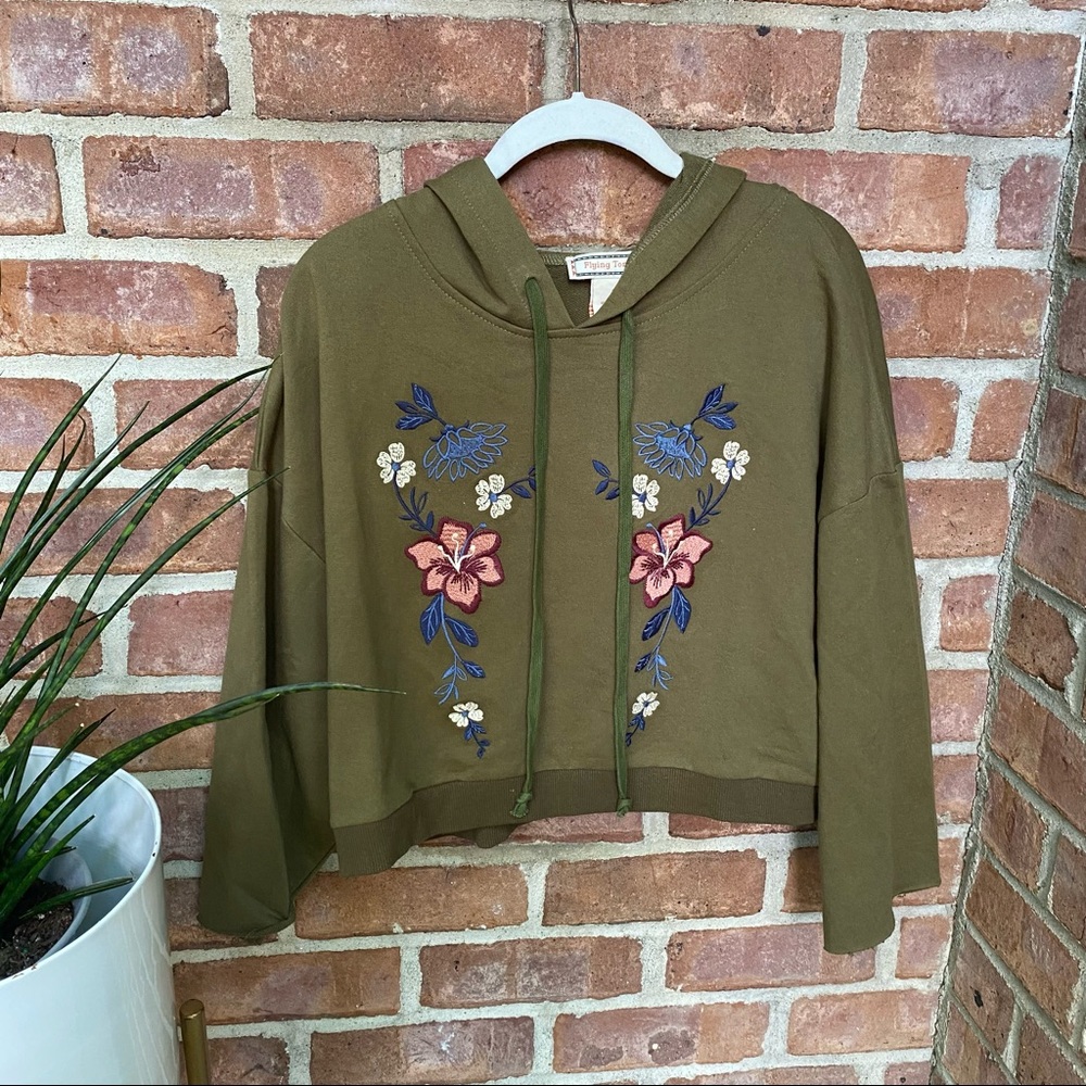 NWOT CROPPED SWEATSHIRT